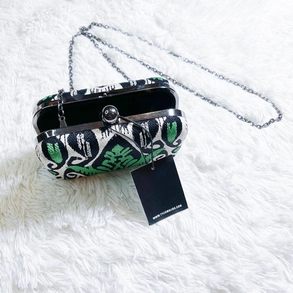 Tylie Malibu Ikat Woven Clutch Crossbody Bag Black White Green OS